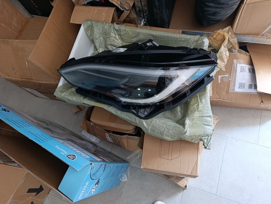 Farol para tesla