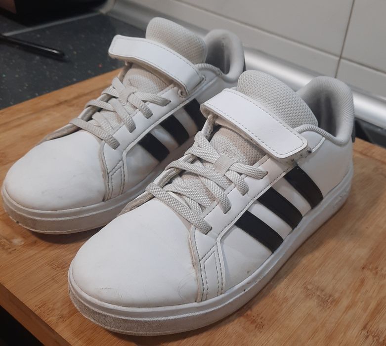 Tenis Adidas tamanho 35