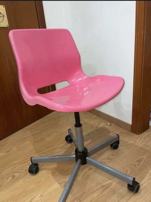 Cadeira IKEA  rosa – giratória