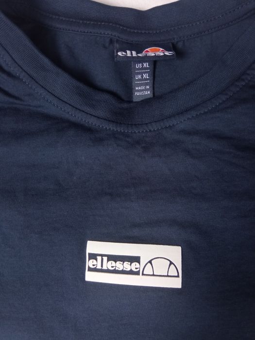 T-shirt ellesse granatowy minimalistyczny