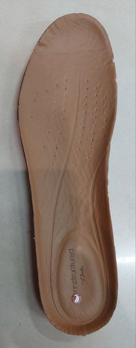 Шкіряні туфлі Clarks.