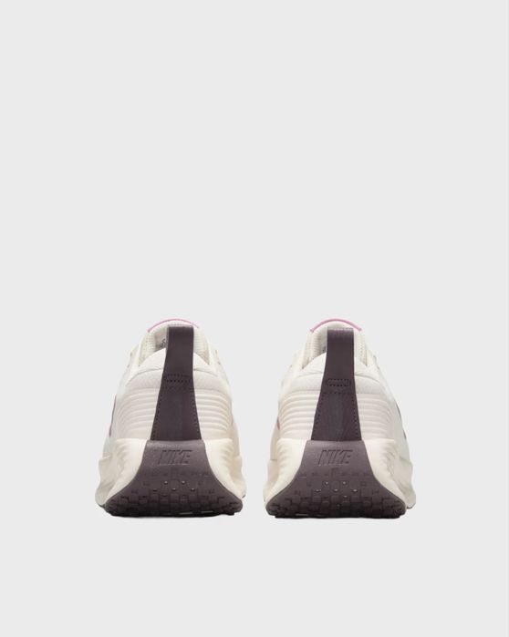 Жіночі білі кросівки W NIKE PROMINA 39 розмір