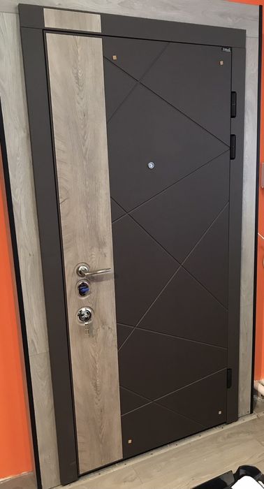 Двери входные и межкомнатные