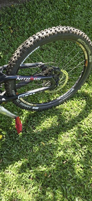Bicicleta downhill  scott nitros 10