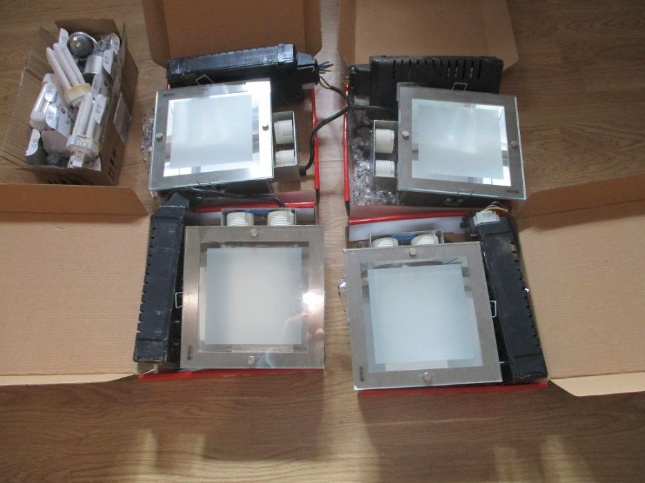 4 Focos de tecto int/ext com boa iluminação c/novo