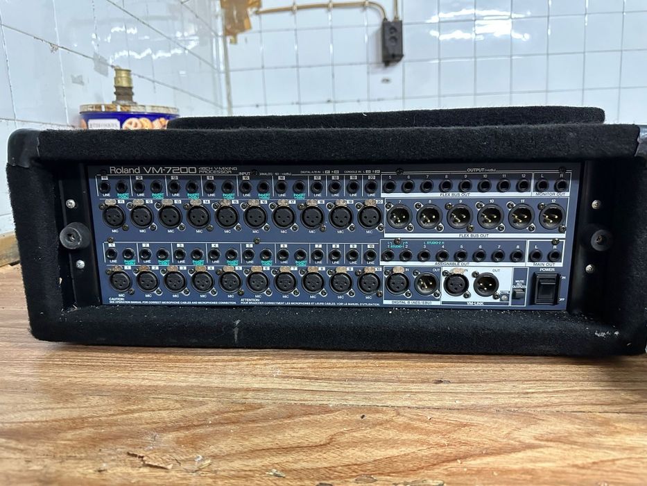 Mesa Digital Roland VM-C7200 + MS-24 | Flight Case Incluído