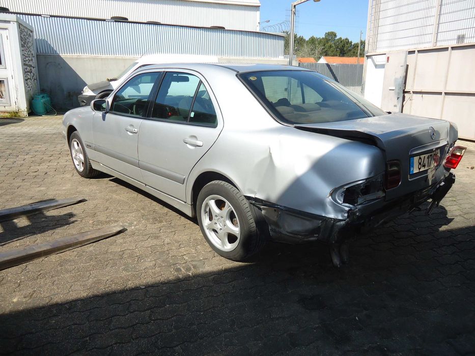Mercedes E 220 cdi 143cv de 2001 só ás peças