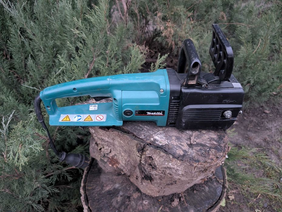 Електропила Makita uc4503a