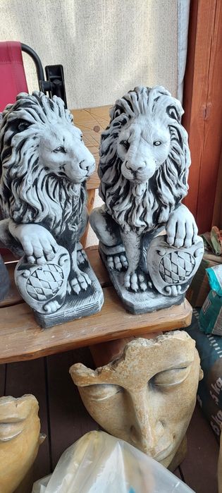 Rzeźby Ogrodowe głowy z betonu