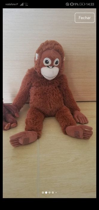 2 peluches (macaco grande + macaco pequeno) Ikea