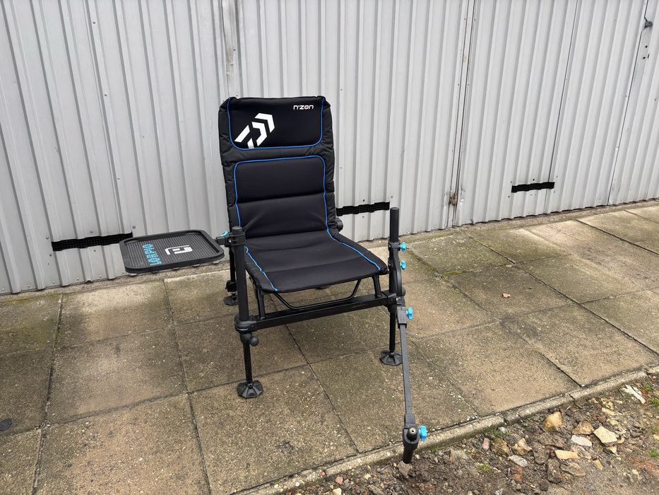 Fotel wędkarski daiwa n”zon wraz z akcesoriami (lorpio)