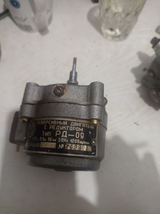 Двигатель реверсионый
