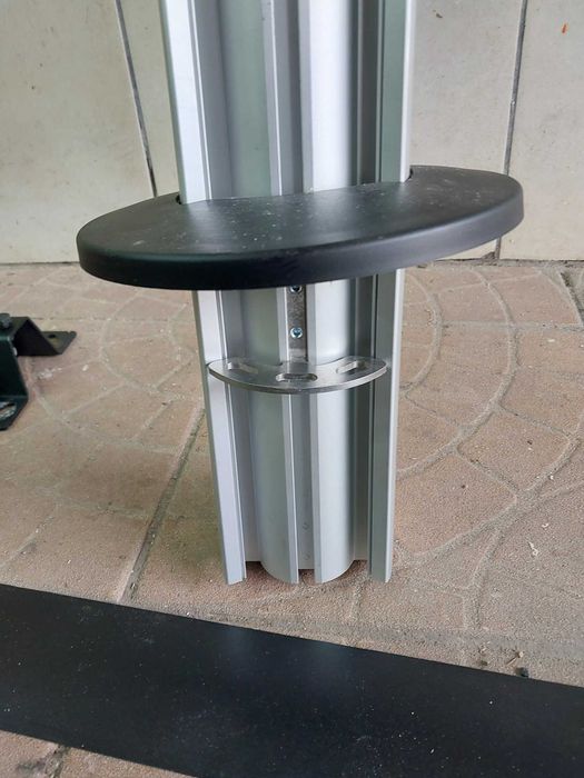 Pancerny stojak uchwyt na telewizor do witryny, sklepu, siłowni