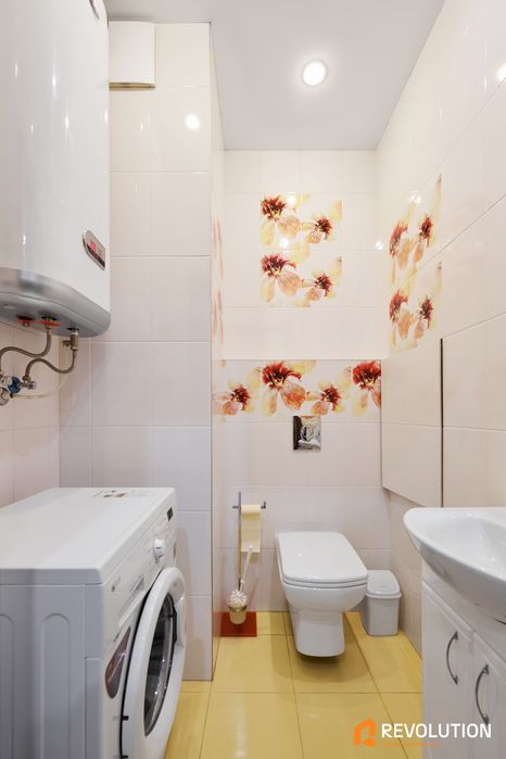 Без%, 3 кімн квартира вул. Дмитрівська 82, центр , метро, Лукʼянівська