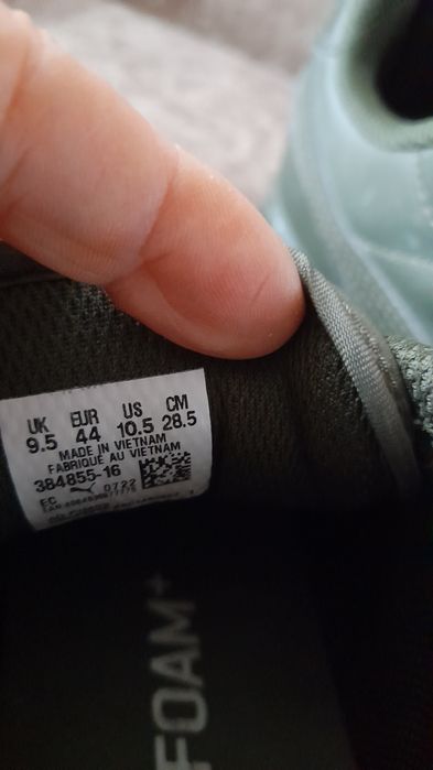 Продаю кросівки чоловічі 44р шкіряні оливка