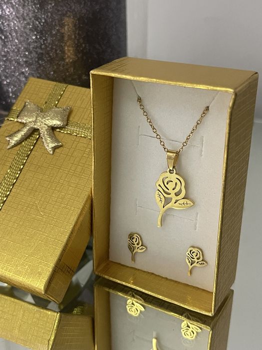 Zestaw łańcuszek zawieszka kolczyki róża różyczka złoty prezent