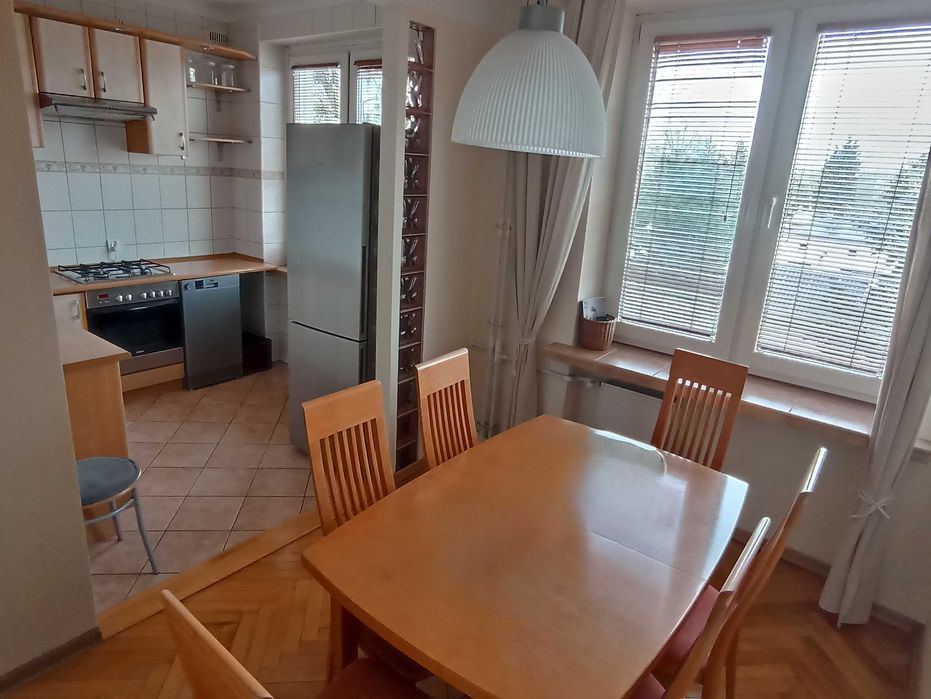 Klasyczne, przestronne 2 pokoje (56 m²) w kamienicy przy Metrze Stare Bielany