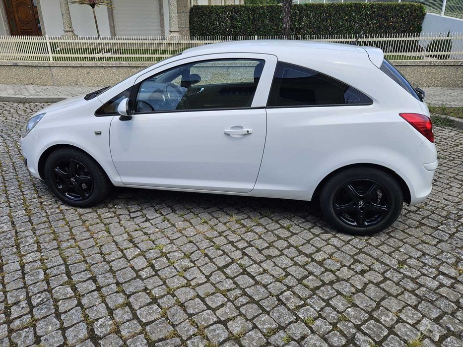 Opel Corsa comercial