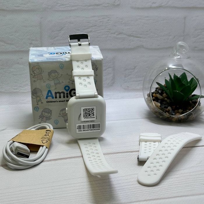 Продам смарт годинник AmiGo GO009 Camera + LED у гарному стані