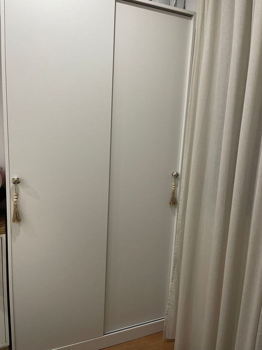 Roupeiro de portas de correr