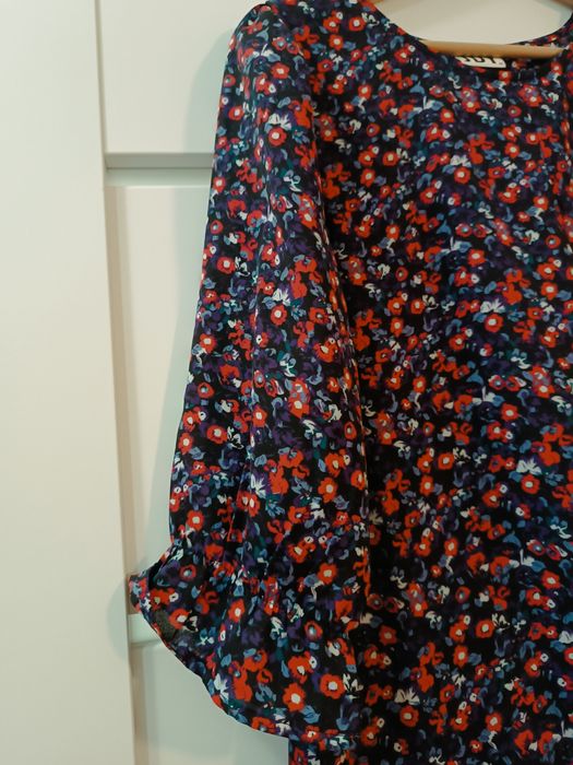 Bluzka granatowa w kwiaty rękaw 3/4