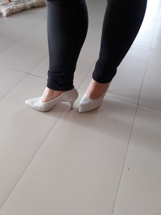 Sapatos brancos tamanho 36, Zara