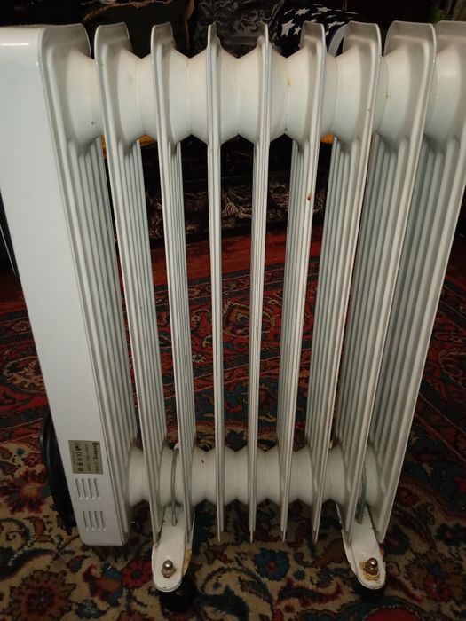 Продам масляный обогреватель 2000Вт Elenberg.