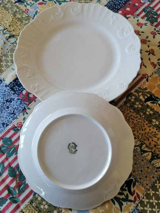 2 Pratos de sobremesa "Vista Alegre"