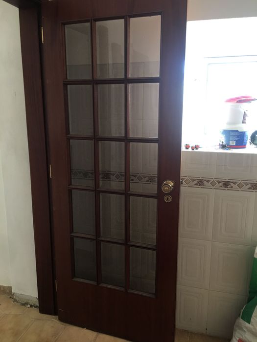 Porta de madeira com vidros