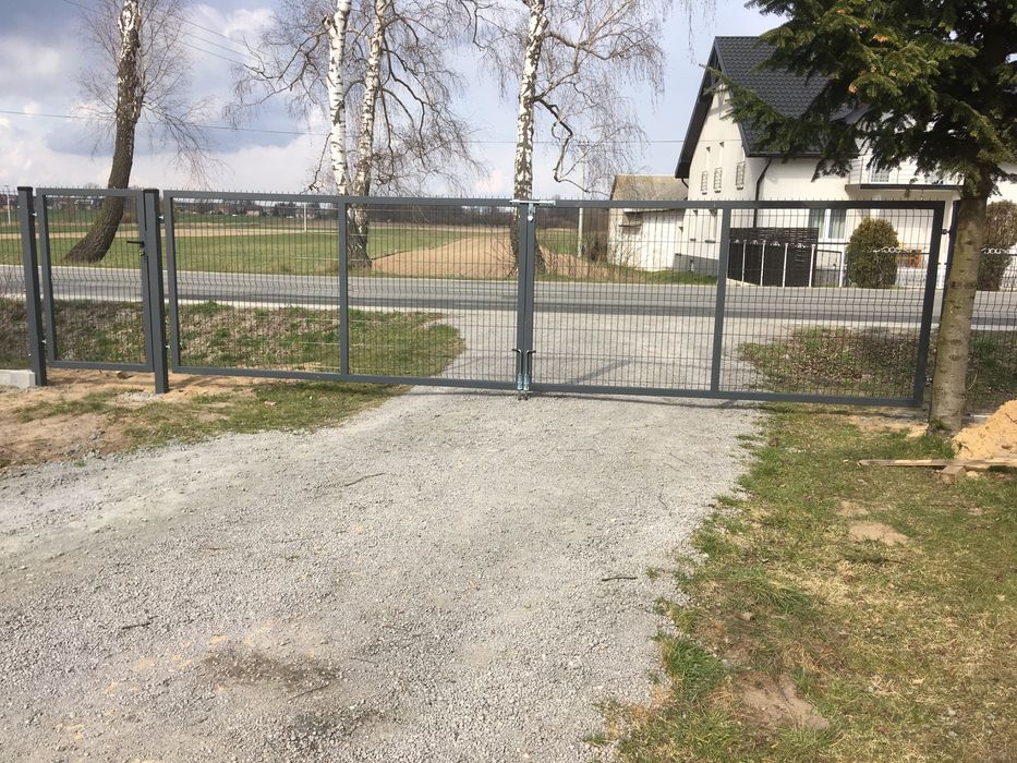 Montaz Ogrodzenia panelowego. Skatki. Bramy