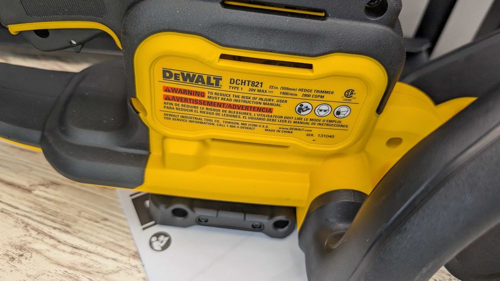 Кущоріз акумуляторний DeWALT  DCHT821 20V MAX