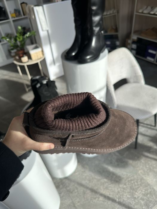 Уги з натуральної замші з резинкою