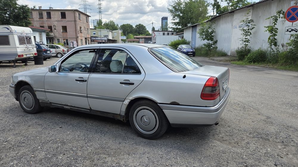 Mercedes W202 c200d