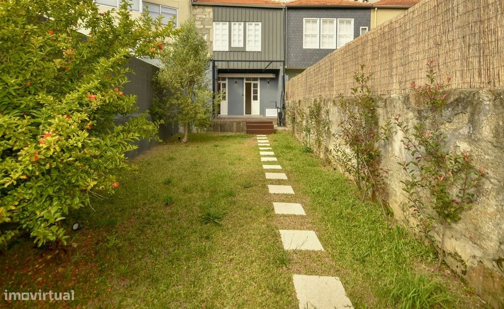 Moradia T3 com jardim + espaço independente de 70 m² |junto à Marechal