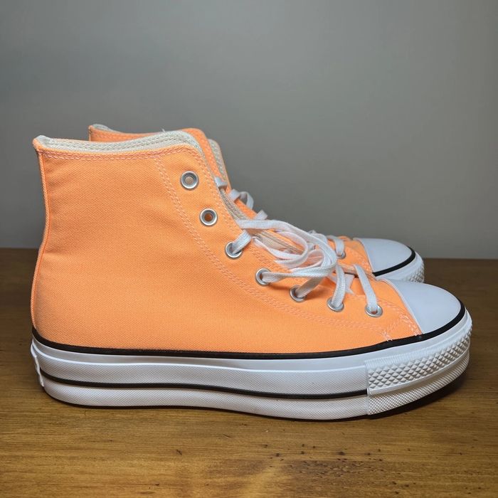 Кеди гарні яскраві