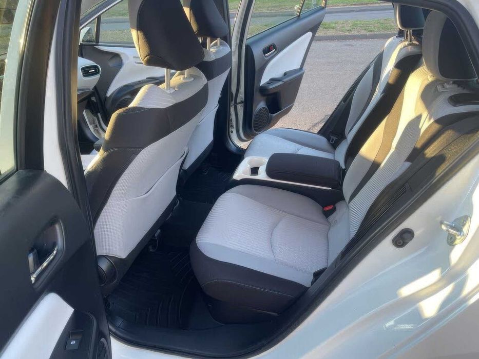 Toyota Prius Prime      2019