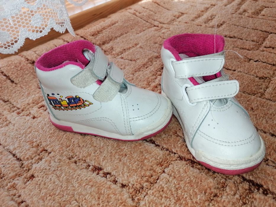 Butki dziewczęce c&a rozm. 19