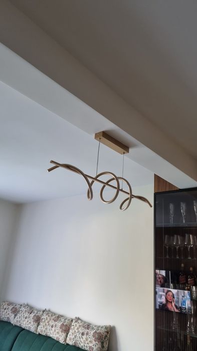 Sprzedam lampę wiszącą Serpent złota LED