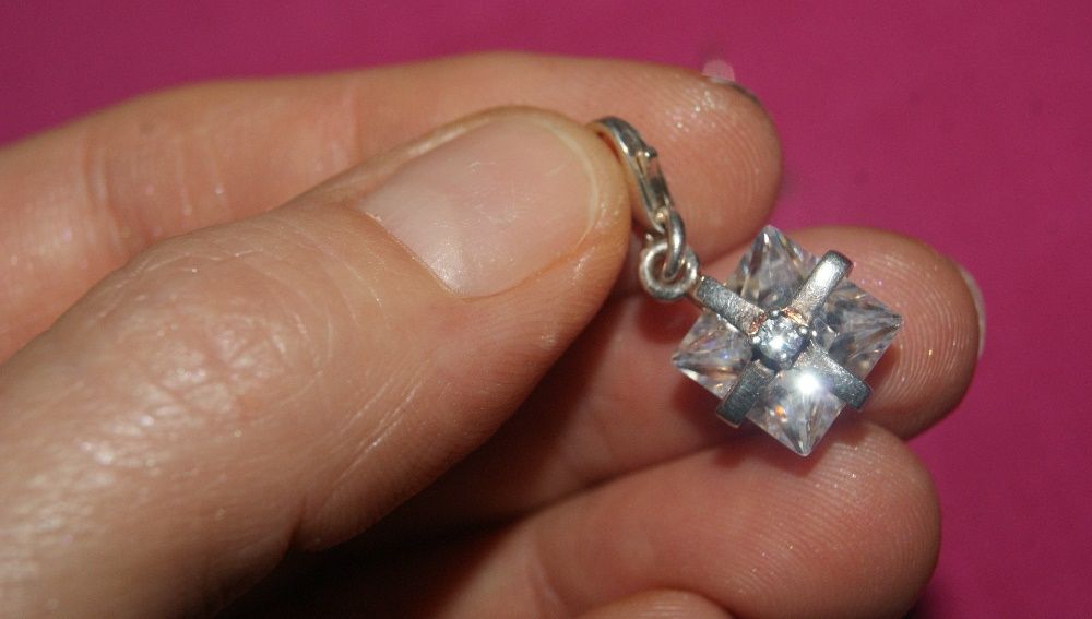 kolczyki gwiazdki i zawieszka Charms