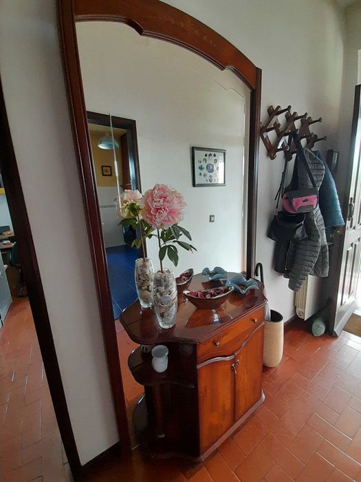 Móvel de entrada em excelente estado