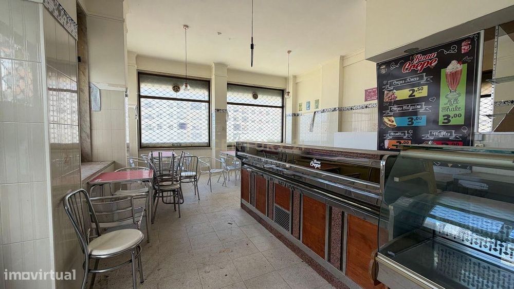 Shop with Display Window – Café in Agualva-Cacém – Sintra