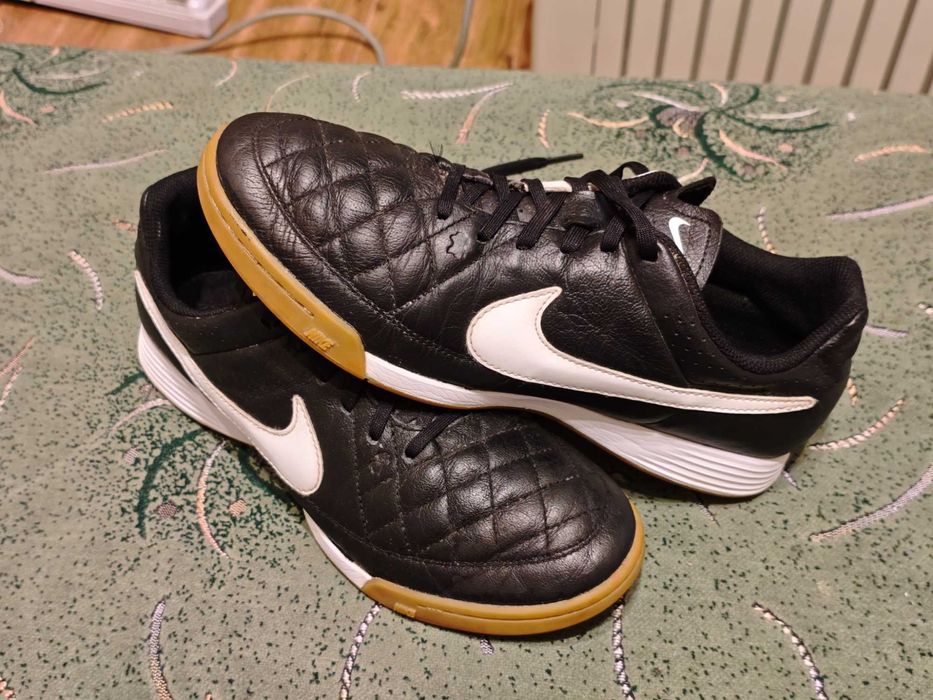 Футзалки кожаные Nike Tiempo оригинал по факту размер-38 стелька24,5см
