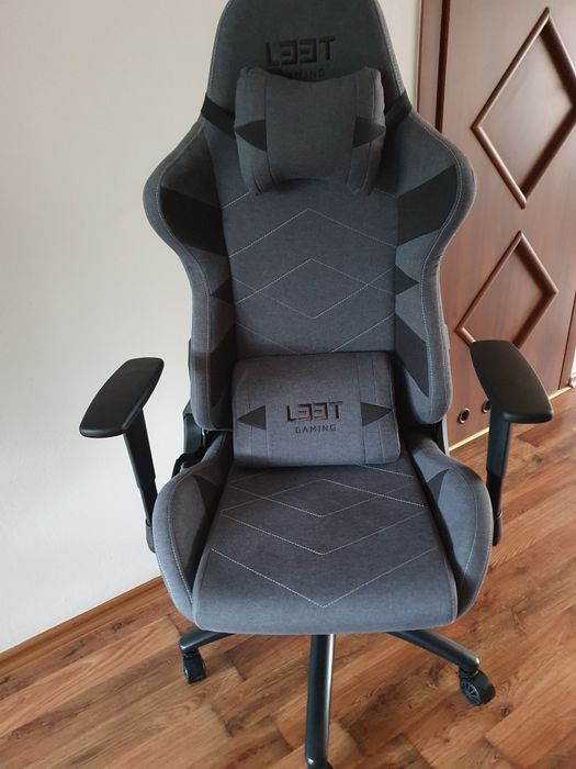 Fotel Gamingowy na kółkach