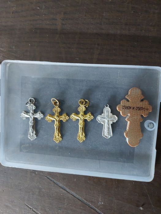 Иконы , крестики ,