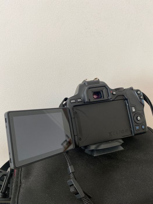 Canon EOS 250D como nova