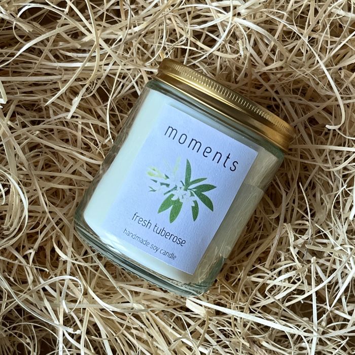 Świeca sojowa FRESH TUBEROSE moments.