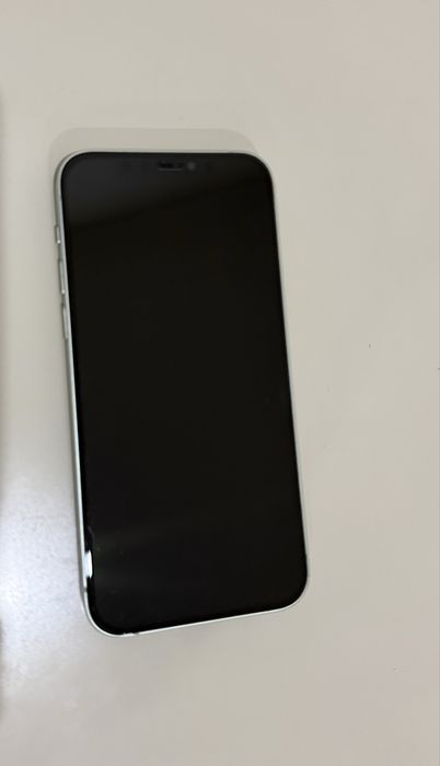 Iphone 12, com ecrã frontal novo (trocado em agosto de 2026), 64Gb