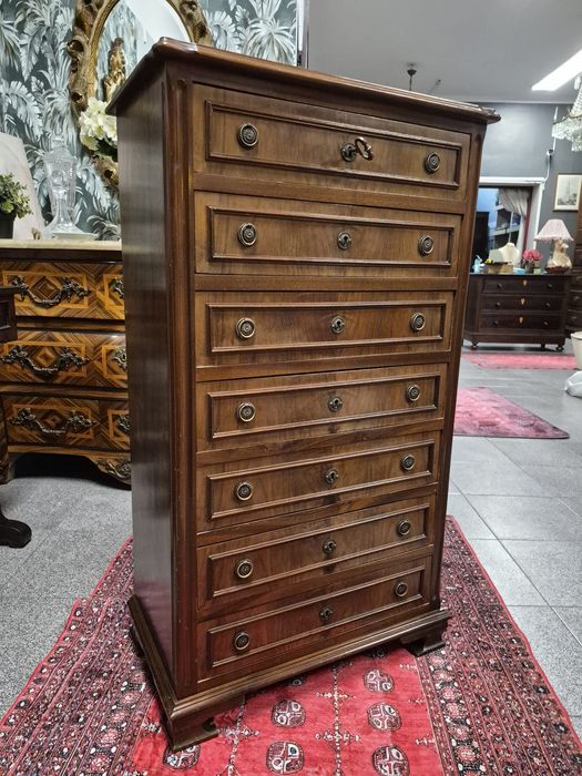 Camiseiro clássico de elevada qualidade.