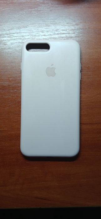 iPhone 8+ чохол в гарному стані