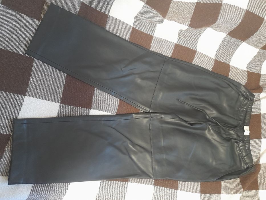 Женские брюки из экокожи.Размер 46-48.б/у.Состояние отличное.